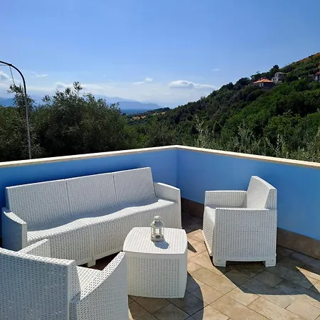 A Casa Di Lucia Bed and Breakfast 3*