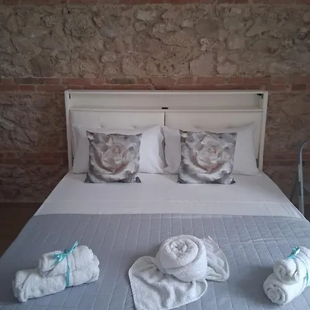A Casa Di Lucia Bed and Breakfast 3*